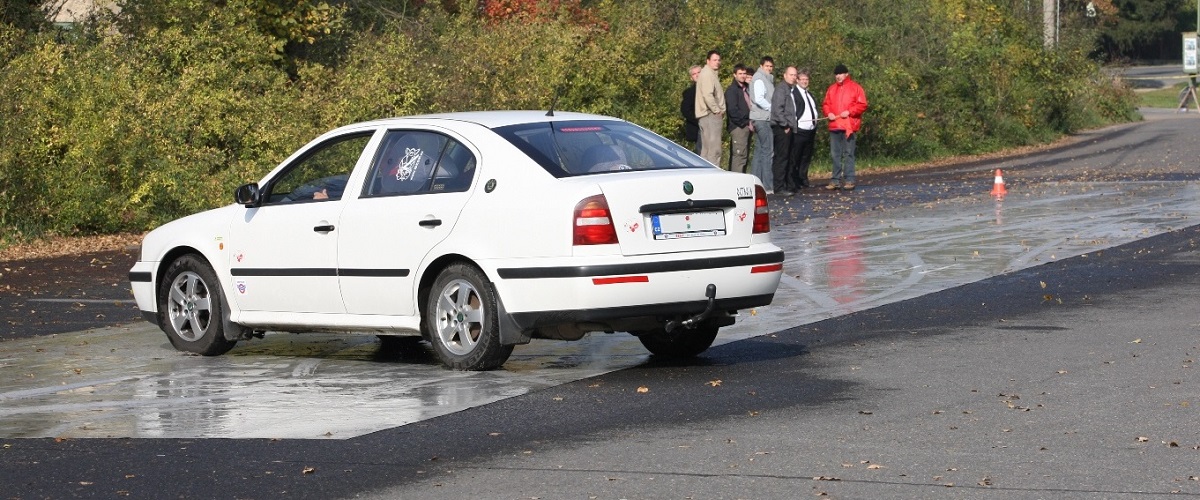 Škola smyku - kurzy bezpečné jízdy v Plzni